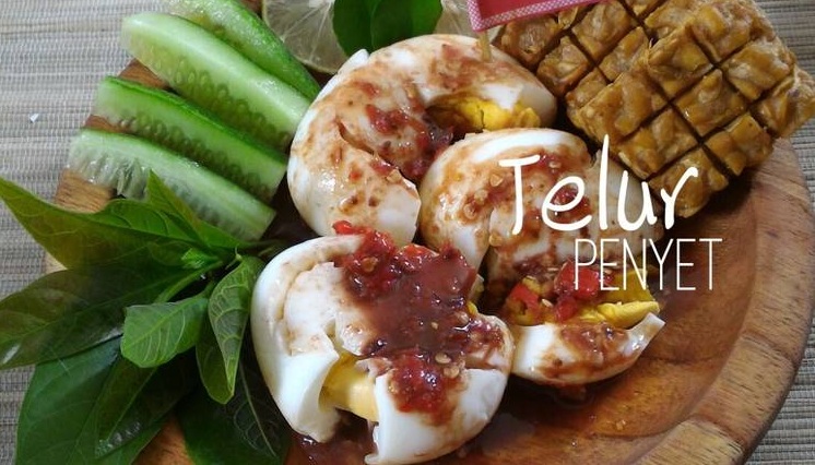 Telur Penyet dan Sambal Terasi